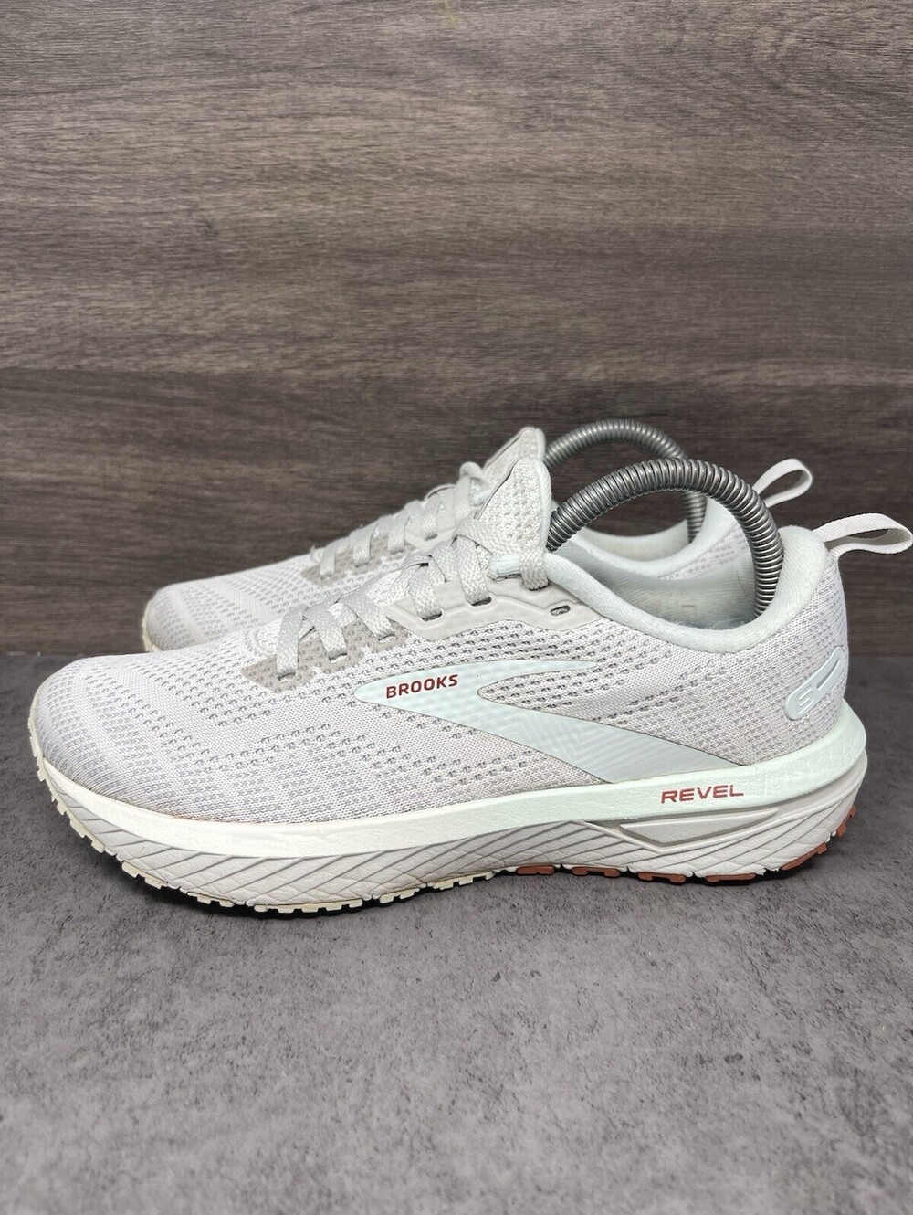 Brooks Revel 6 Womens Size 7.5 DNA Midsole Running Shoes Off White Light Blue